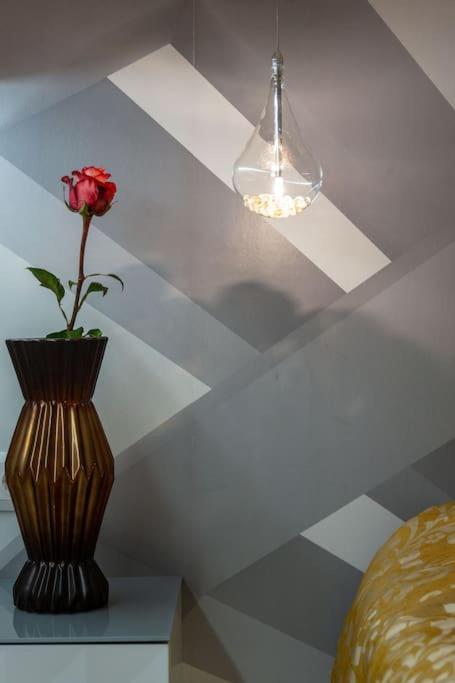 Premium Apartment By Hi5-King Street'S Luxury Budapeste Exterior foto