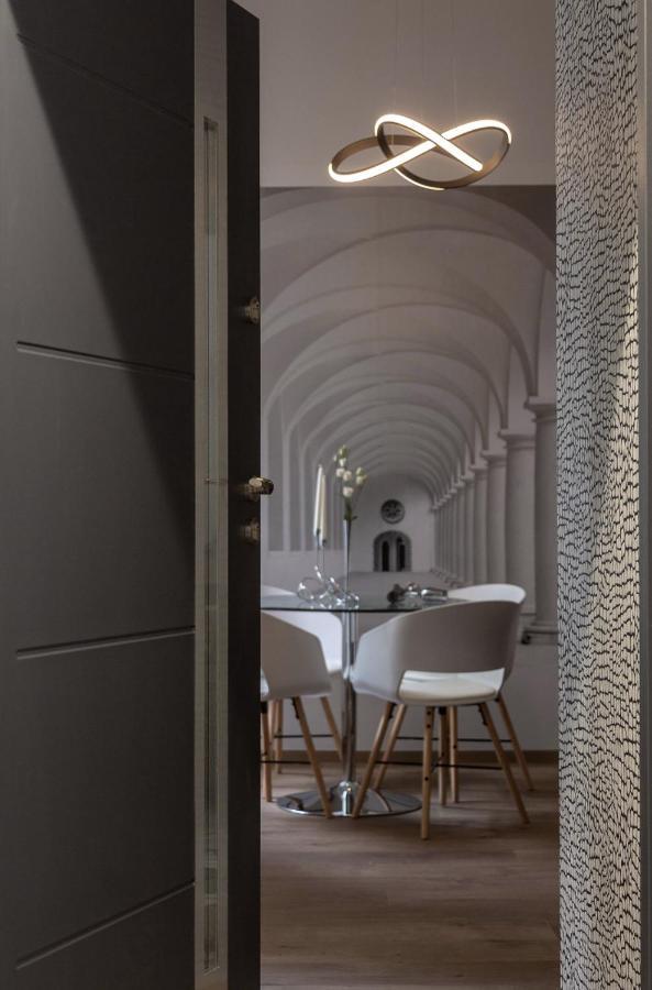 Premium Apartment By Hi5-King Street'S Luxury Budapeste Exterior foto