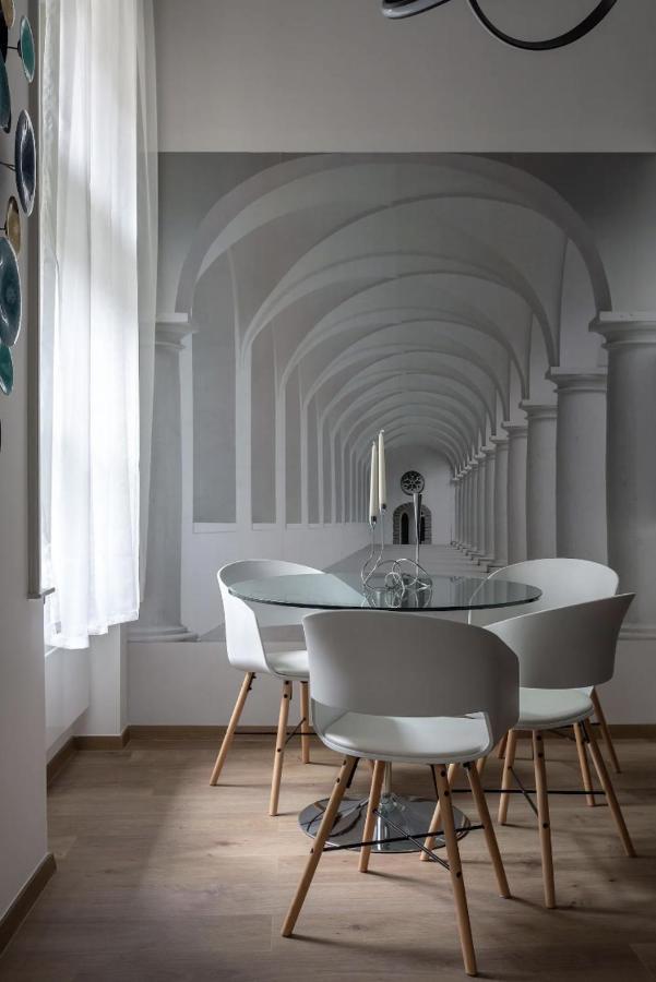 Premium Apartment By Hi5-King Street'S Luxury Budapeste Exterior foto